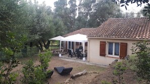 Outdoor dining - HOUSE UNDER THE OLIVE TREES OF VALINCO (Fozzano)