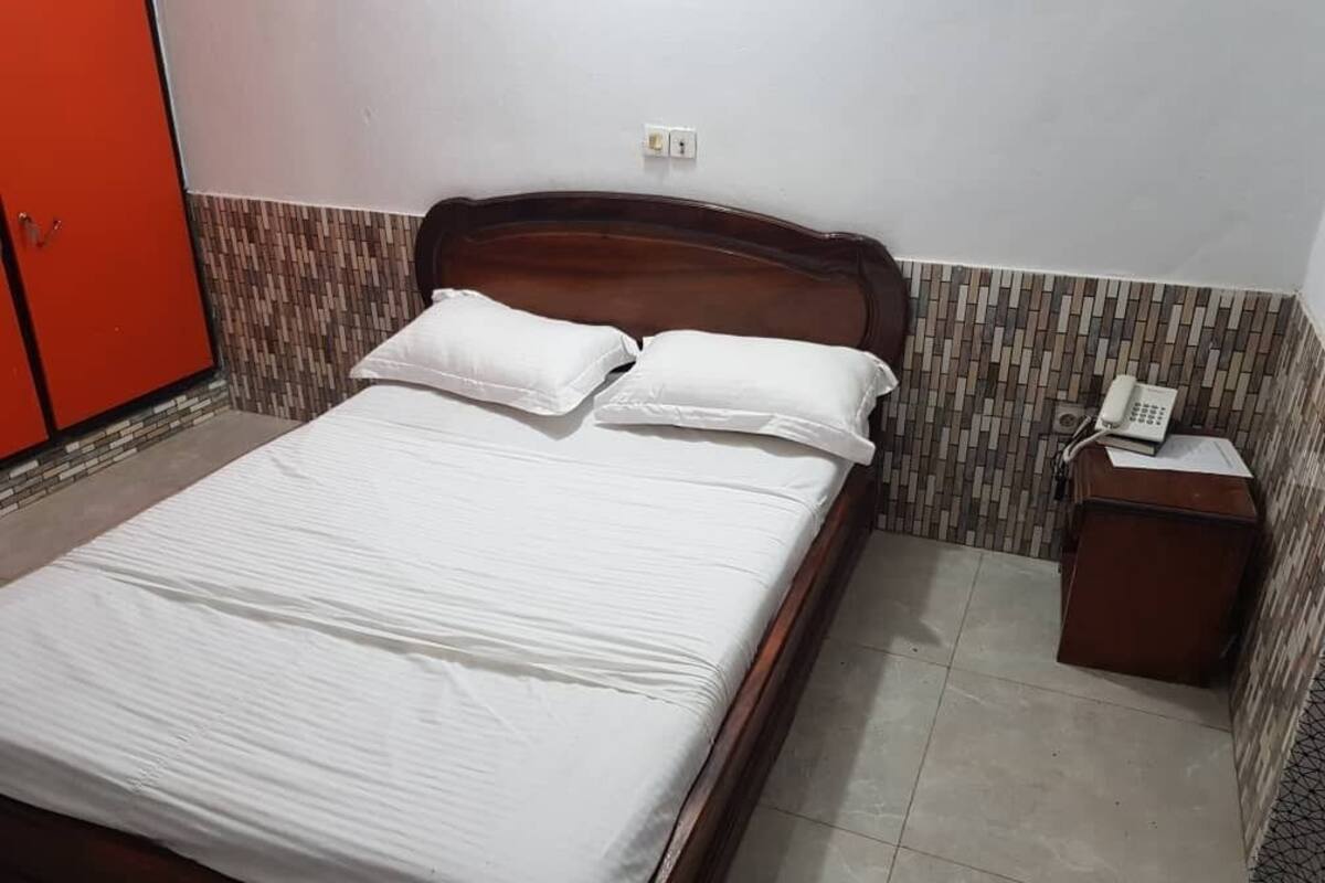 Habitación doble Deluxe | Escritorio, cortinas blackout, wifi gratis y ropa de cama