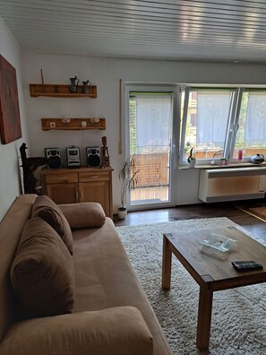 Fernseher, Stereoanlage