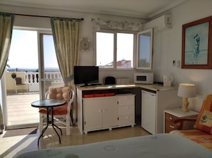 1 chambre, fer et planche à repasser, Wi-Fi gratuit, draps fournis