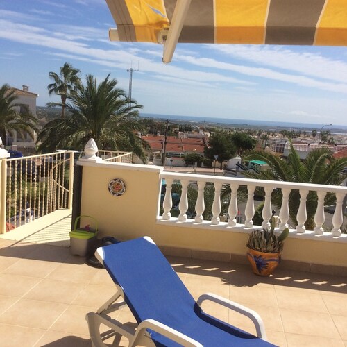 Kaunis Studio / huoneisto on upeat näköalat vuorille ja merelle