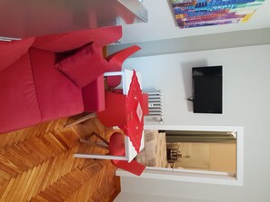 2 bedrooms, WiFi, bed sheets - Romantic apartment in the heart of Asti (Asti)