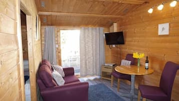 Cabin | Living room | Flat-screen TV