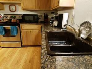 Fridge, microwave, oven, stovetop - Vacationing on a budget near the beach (Silverhill)