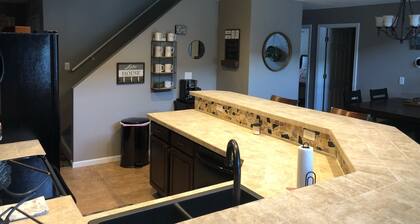 Miramar 3 Br 2 Ba + Dachboden, Screened Deck mit Blick auf Hauptkanal, Wifi