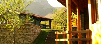 Casa 2 Urdieta, waterfall house