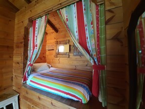 1 bedroom, bed sheets