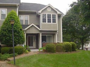 Exterior - NiceTownhouse close to Uptown Charlotte (Charlotte)