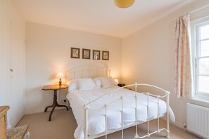 2 slaapkamers, een bureau, een strijkplank/strijkijzer, wifi