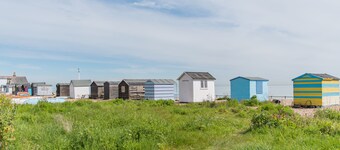 Smukke kystfiskerhus mindre end et minuts gang fra Kingsdown Beach.