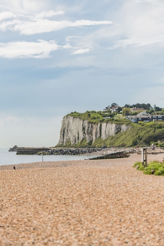 Hübsches Fischerhaus an der Küste, weniger als eine Gehminute vom Kingsdown Beach entfernt.