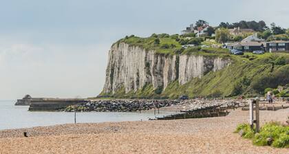 Hübsches Fischerhaus an der Küste, weniger als eine Gehminute vom Kingsdown Beach entfernt.