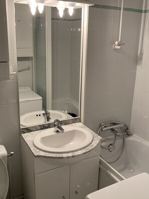 Badewanne, Haartrockner