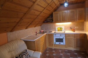 Apartment (Brunko 2) | Private kitchen | Electric kettle, cookware/dishes/utensils - Apartments Brunko Bled (Bled)