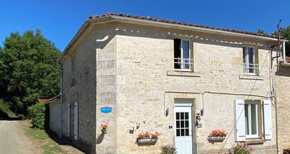 Le GĂźte au Coin des Abeilles - Lovely rural three bedroom stone gĂźte with pool