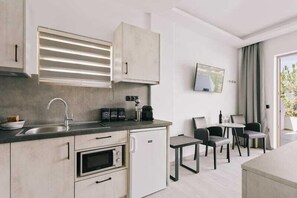 Standard Studio | Dapur pribadi | Lemari es, microwave, kompor, dan mesin espresso
