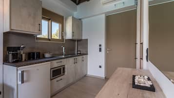 Habitación Elite, 1 cama King size | Cocina privada | Refrigerador, microondas, parrilla de estufa y cafetera de espresso