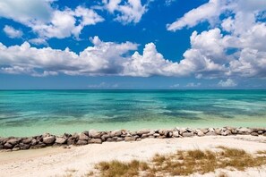On the beach - Villa Silver Sands (Providenciales)