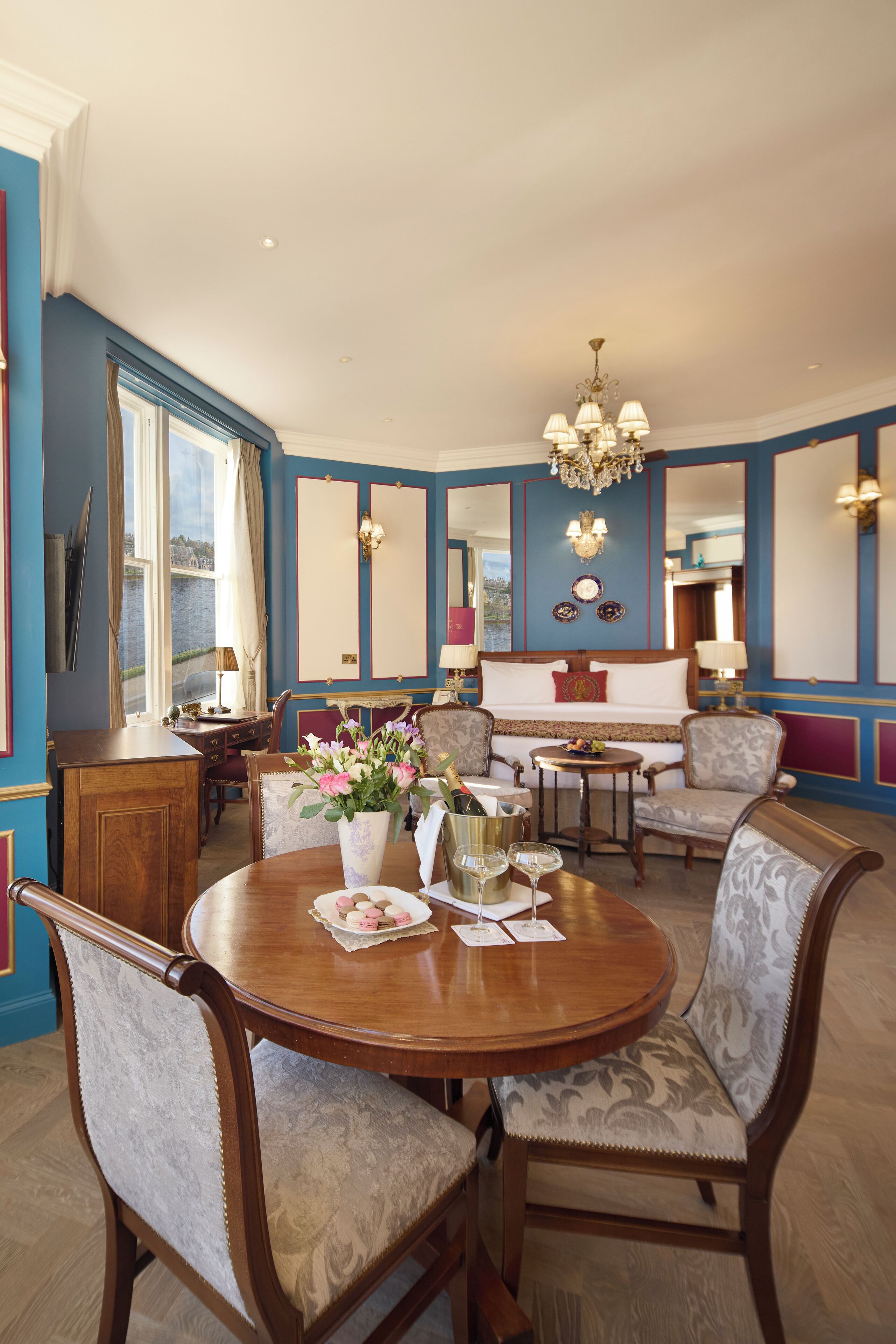 Executive Suite | In-room safe, individually decorated, individually furnished, desk