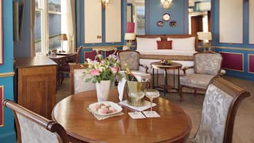 Executive Suite | In-room safe, individually decorated, individually furnished, desk