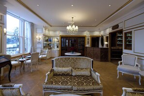 Reception hall - The Ambassador Hotel (Inverness)