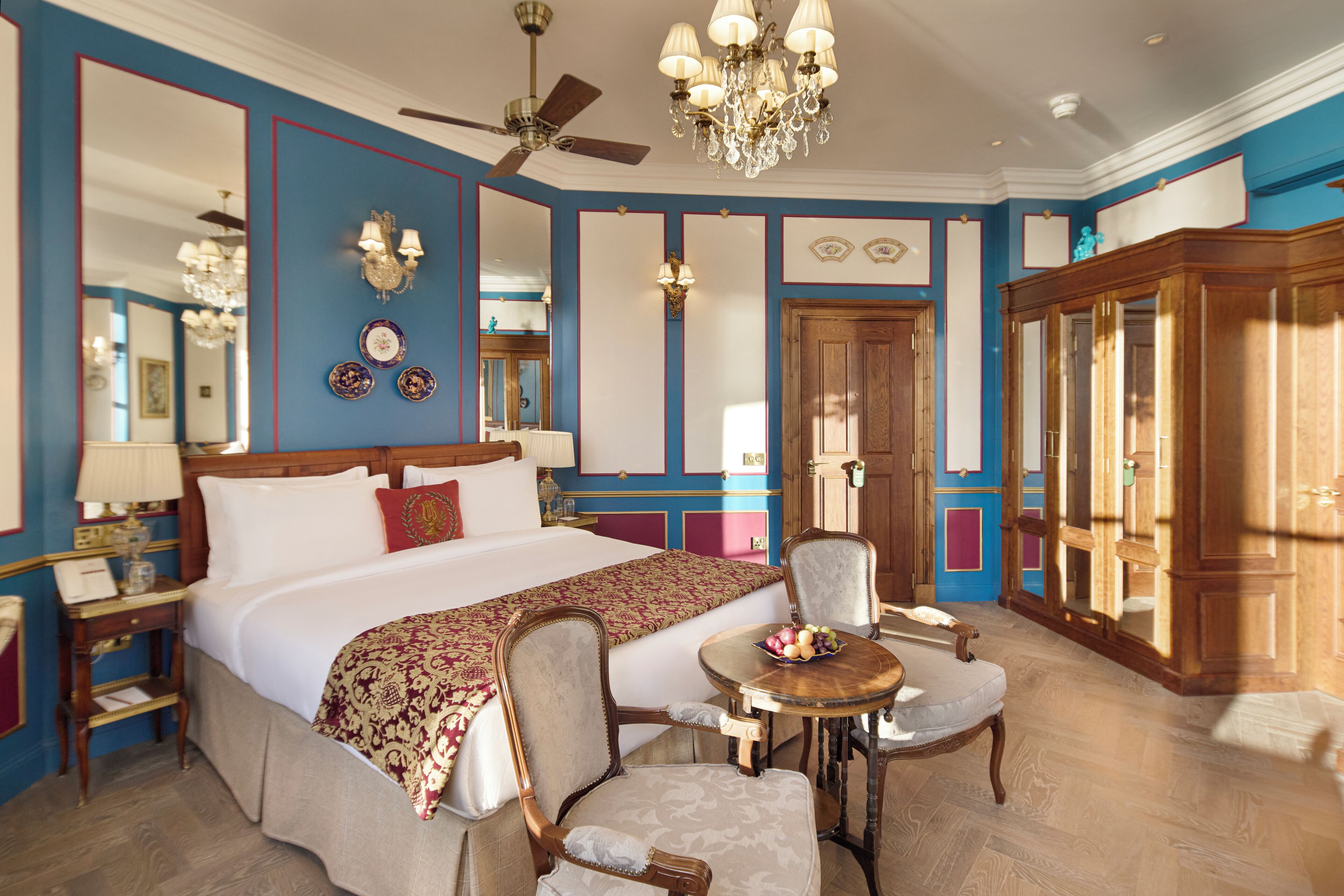 Executive Suite | In-room safe, individually decorated, individually furnished, desk