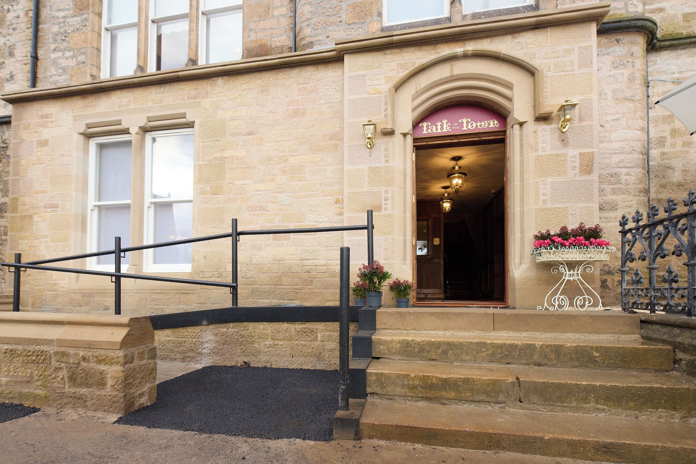 Breakfast, lunch, dinner served; international cuisine 