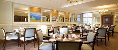 供應早餐、午餐、晚餐;多國菜