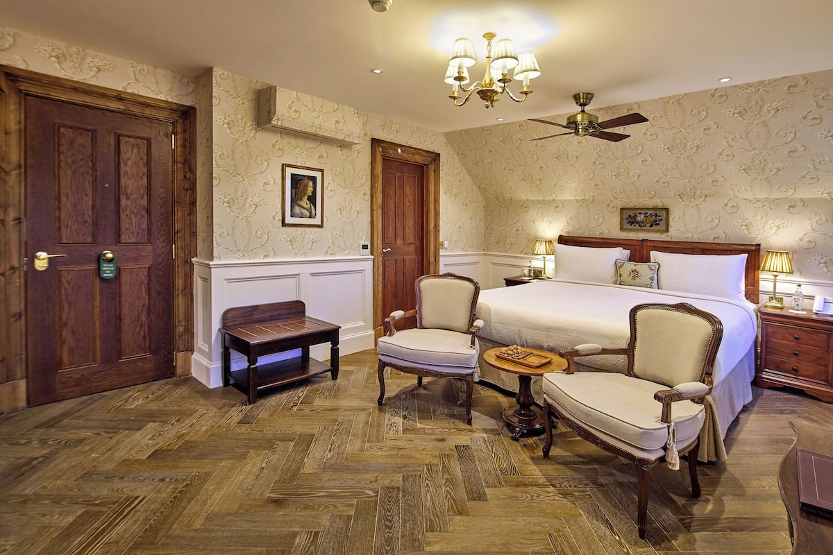 Premier Double or Twin Room | In-room safe, desk, laptop workspace, blackout curtains