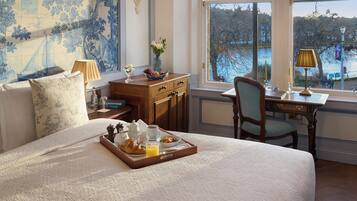 In-room safe, individually decorated, individually furnished, desk