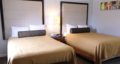 Copper Lantern Motor Lodge