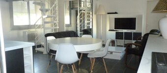 Good standing loft (whirlpool, air conditioning, internet access)