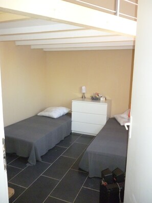 2 Schlafzimmer, Bügeleisen/Bügelbrett, kostenloses WLAN