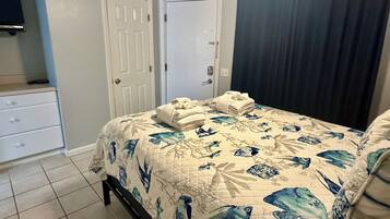 1 dormitorio, tabla de planchar con plancha, wifi gratis y ropa de cama