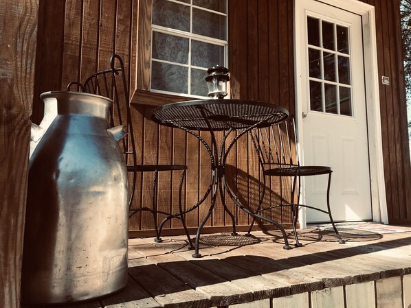 Property grounds - Pretty horse cabin in the woods (Willis)