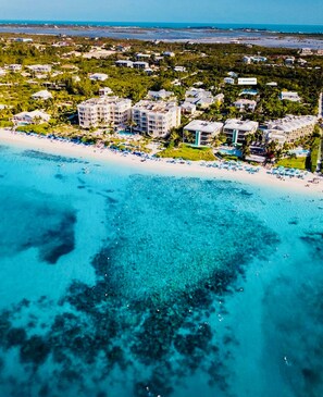 Beach nearby, sun-loungers, beach towels