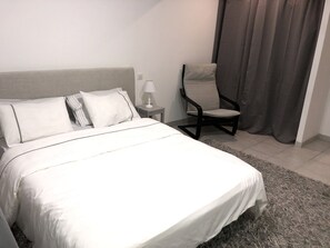 4 bedrooms, iron/ironing board, WiFi, bed sheets