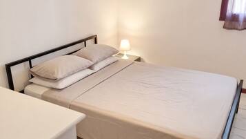 1 chambre, fer et planche à repasser, accès au Wi-Fi (inclus)