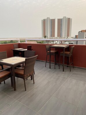 Breakfast, lunch, dinner served; local and international cuisine - Posh Hotel And Suites (Lagos)