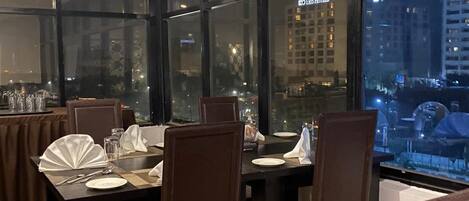 Breakfast, lunch, dinner served; local and international cuisine