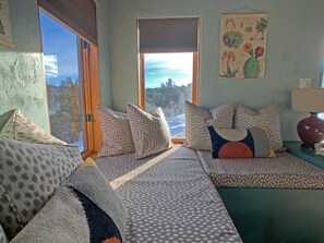 1 habitación, tabla de planchar con plancha, wifi gratis y ropa de cama 