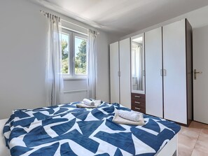 Bed, Furniture, Bedroom, Flooring, Interior Design, Floor, Wood, Room, Bed Sheet, Textile