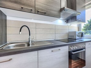 Fridge, microwave, oven, dishwasher - Stunning private villa for 6 guests with WIFI, A/C, TV and terrace (Premantura)