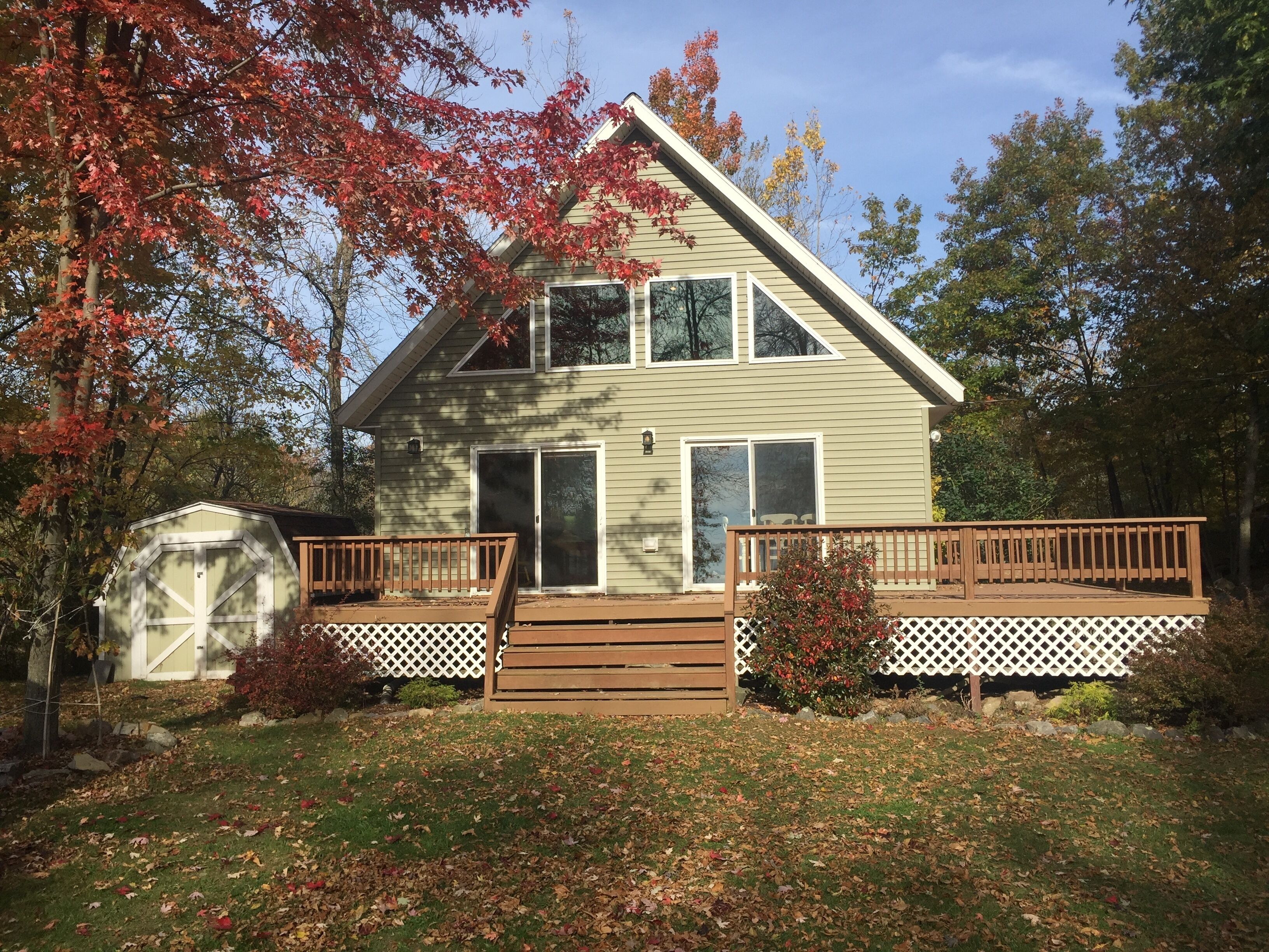Waterfront Chalet with Gorgeous Large Yard