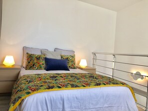 1 habitación, tabla de planchar con plancha, wifi y ropa de cama