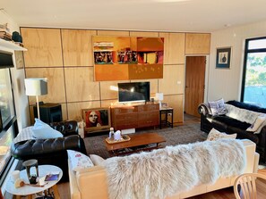 TV, fireplace, stereo, printers - Stunning designer ecohome with incredible views: 5 stars (Geilston Bay)