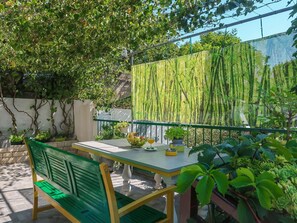 Plante, Table, Meubles, Mobilier De Jardin, Tableau De Plein Air, Végétation, Design Intérieur, Bois, Ombre, Arbre