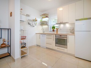 Microwave, oven, dishwasher, toaster - Nice apartment for 6 guests with WIFI, A/C, TV and terrace (Crikvenica)