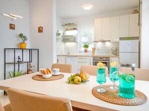 Dining - Nice apartment for 6 guests with WIFI, A/C, TV and terrace (Crikvenica)