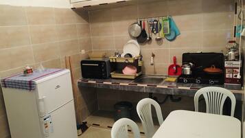 Economy Apartment | Private kitchen | Fridge, oven, espresso maker, blender